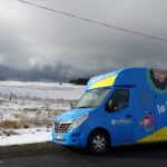 El bus de l'orientació, en ruta cap a un indret remot tradicionalment privat de l'accés a la informació directa en matèria formativa. | Foto: Agència de l'Orientació d'Auvergne-Rhône-Alpes