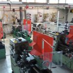 Instal·lacions dels cicles de mecatrònica de l'institut Francesc Xavier Lluch i Rafecas de Vilanova i la Geltrú. | Foto: Carles Ortiz.