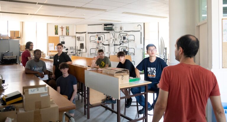 L'alumnat de fora de la ciutat que s'hi desplaça per estudiar FP ho fa majoritàriament en centres privats. | Foto: Salesians de Sarrià.