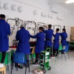 Alumnes del PFI-PTT de Castelldefels d'Auxiliar en operacions i muntatges d’instal·lacions electrotècniques en edificis | Ajuntament de Castelldefels