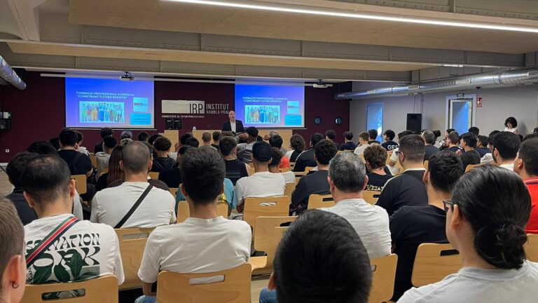 Conferència divulgativa d'Antoni Ruiz sobre l'FP a alumnat de l'institut Rambla Prim