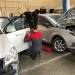 Alumnat del CFGM d'Electromecànica de vehicles automòbils, una branca que l'Informe de Prospectiva apunta que s'haurà de potenciar. | Foto: Institut Julio Antonio