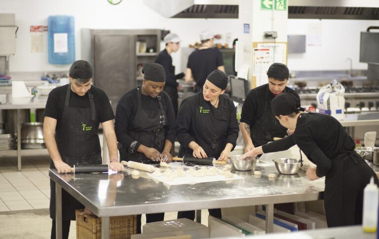 PFI d'auxiliar d'hoteleria: cuina i serveis de restauració, impartit per l'Escola Pia. | Foto: Ajuntament d'Igualada.