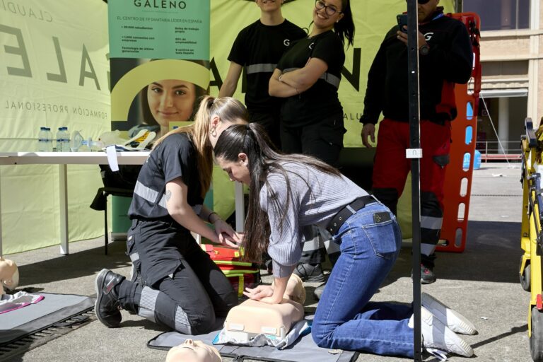 En l'àmbit sanitari, les persones formades aquí marxen a causa d'unes condicions laborals insuficients. | Foto: Saló de l'Ensenyament.