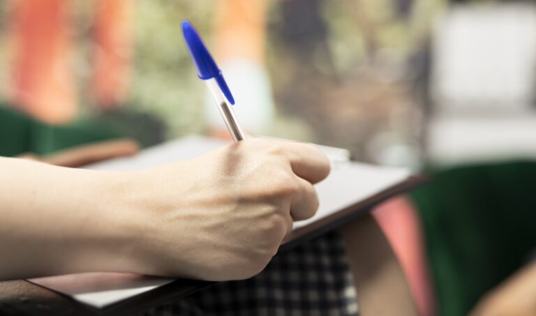 Les competències que s'acrediten i es registren poden formar part d'un certificat o títol professional. | Foto: Magnific