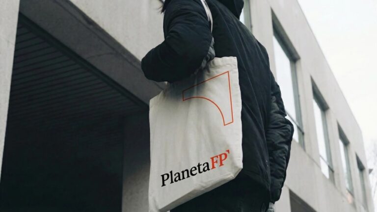 Més garanties de qualitat a l’FP virtual i entre un 15% i un 39% de presencialitat PlanetaFP, un dels múltiples centres catalans que imparteixen cicles en modalitat virtual. | Foto: Planeta.